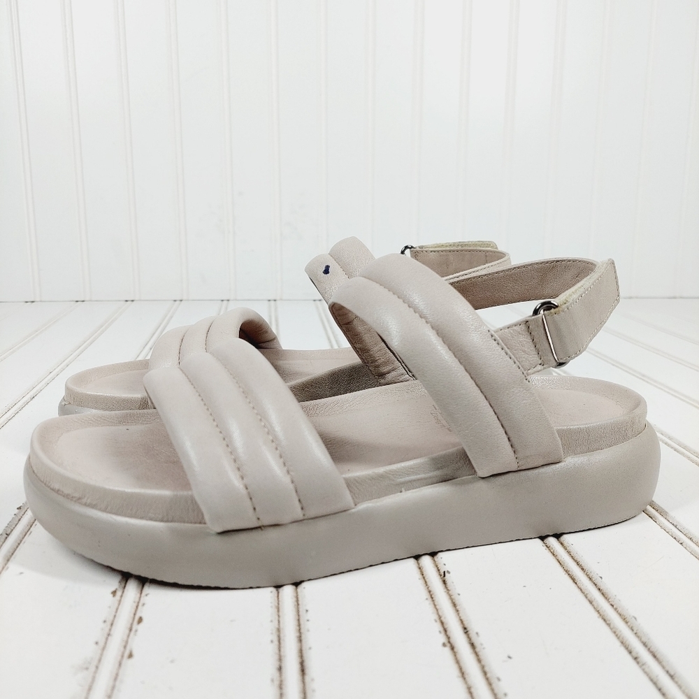 NEW Bata Light Gray Leather Platform Sandals M781